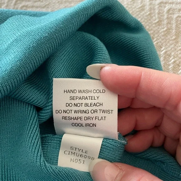 VINTAGE Sigrid Olsen Teal Silk Blend Turtleneck- Luxe Classic Size Small ๐ - Picture 12 of 12